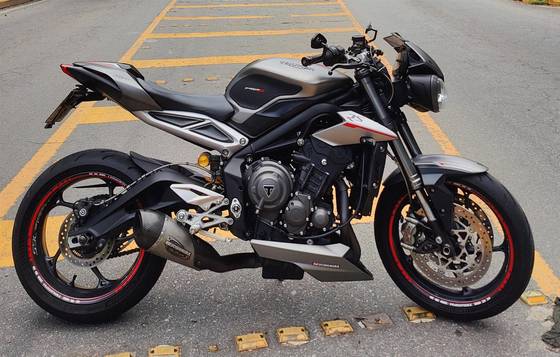 TRIUMPH STREET TRIPLE 765 RS 